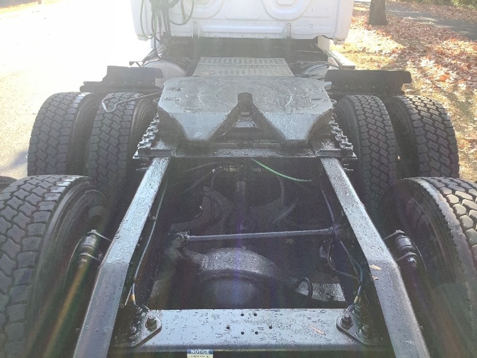 Day Cab Tractor-Heavy Duty Tractors-Freightliner-2020-T12664ST-Allentown-PA-399,060\n\t\tmiles-$ 56,000 - Image 6