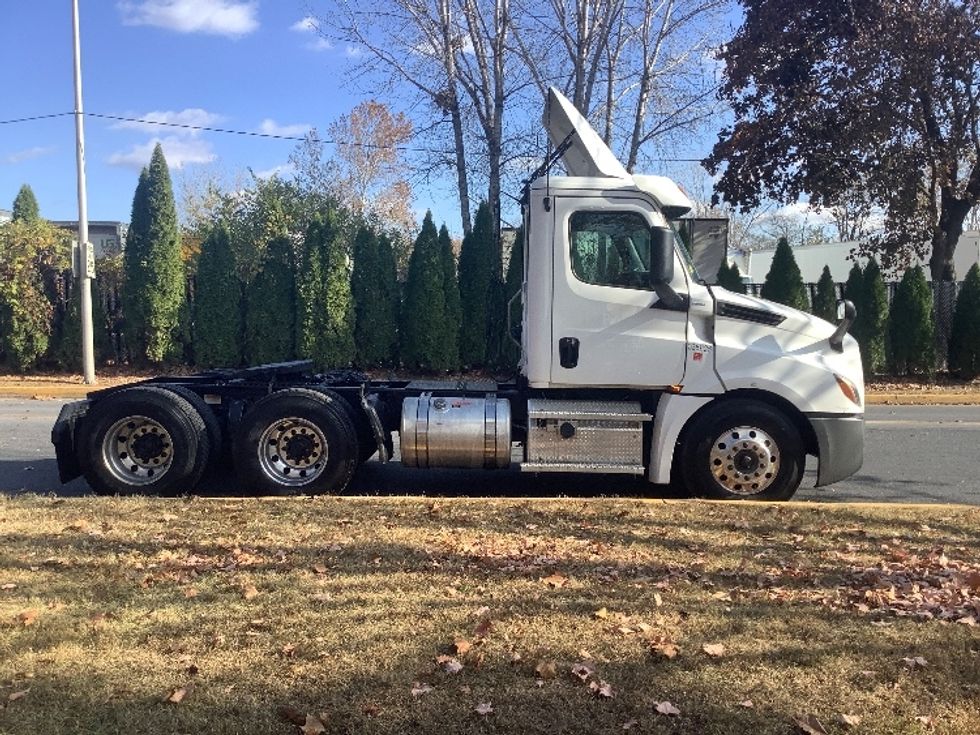 Day Cab Tractor-Heavy Duty Tractors-Freightliner-2020-T12664ST-Allentown-PA-399,060\n\t\tmiles-$ 56,000 - Image 8