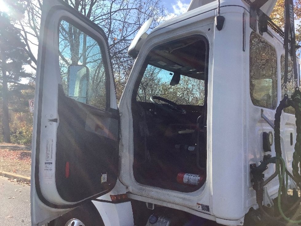 Day Cab Tractor-Heavy Duty Tractors-Freightliner-2020-T12664ST-Allentown-PA-399,060\n\t\tmiles-$ 56,000 - Image 9