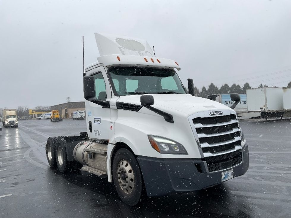 Day Cab Tractor-Heavy Duty Tractors-Freightliner-2020-T12664ST-Allentown-PA-406,758\n\t\tmiles-$ 56,250 - Image 1