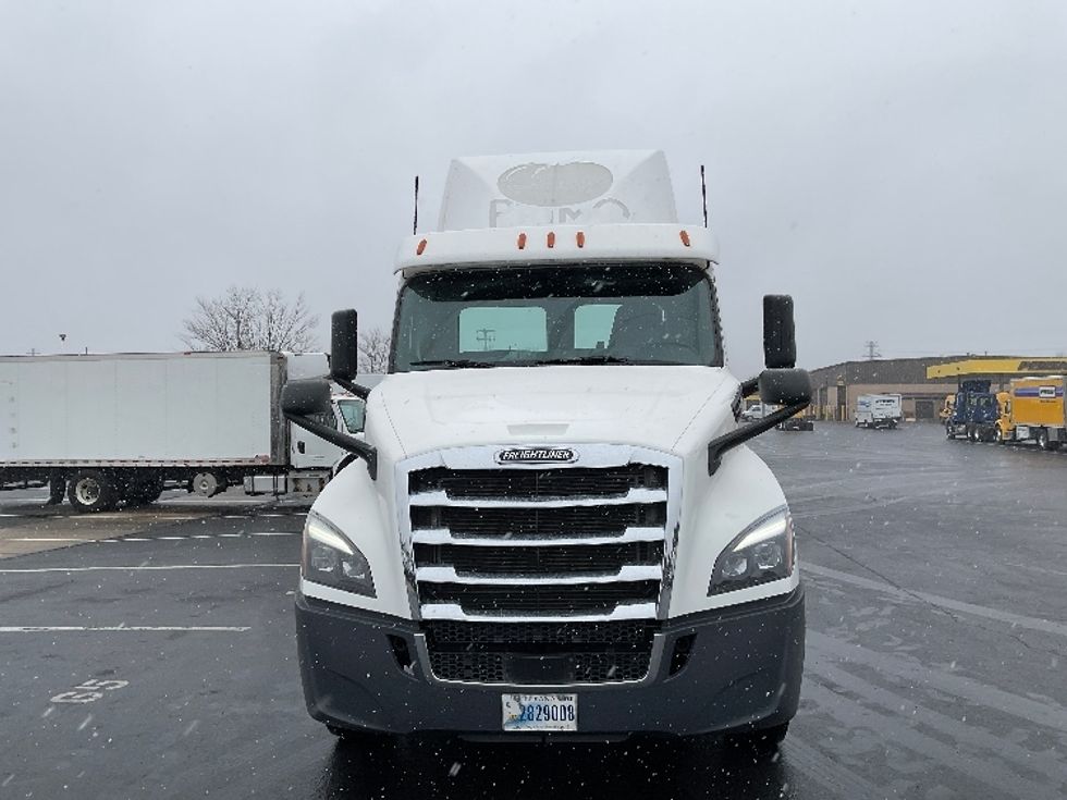 Day Cab Tractor-Heavy Duty Tractors-Freightliner-2020-T12664ST-Allentown-PA-406,758\n\t\tmiles-$ 56,250 - Image 2