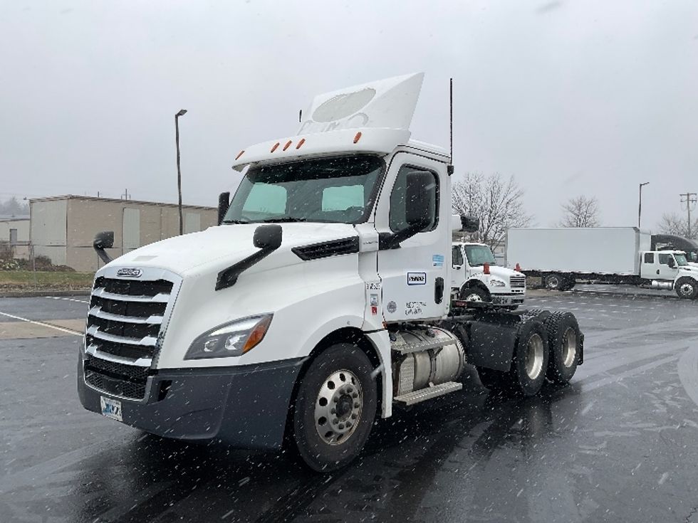 Day Cab Tractor-Heavy Duty Tractors-Freightliner-2020-T12664ST-Allentown-PA-406,758\n\t\tmiles-$ 56,250 - Image 3