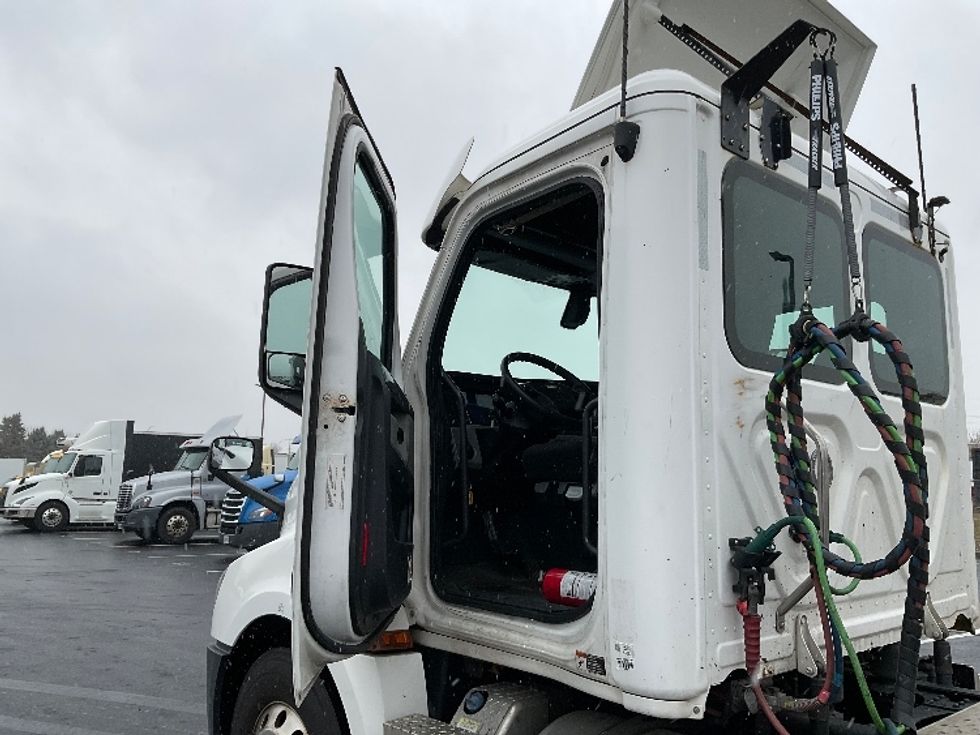 Day Cab Tractor-Heavy Duty Tractors-Freightliner-2020-T12664ST-Allentown-PA-406,758\n\t\tmiles-$ 56,250 - Image 9