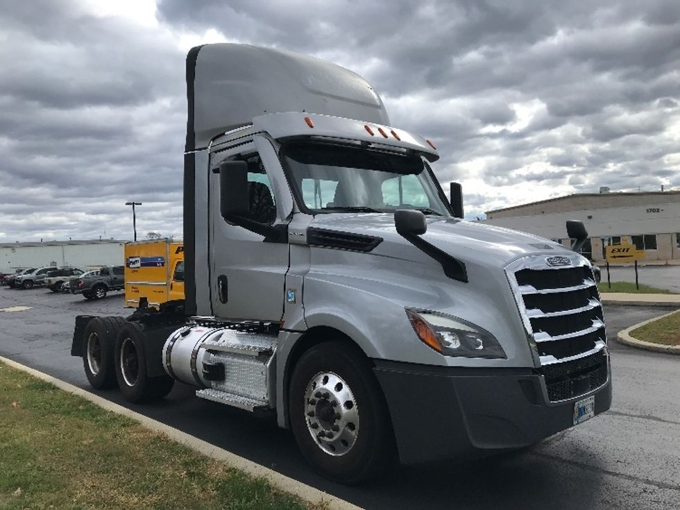 Day Cab Tractor-Heavy Duty Tractors-Freightliner-2020-T12664ST-Allentown-PA-409,096\n\t\tmiles-$ 44,750 - Image 1