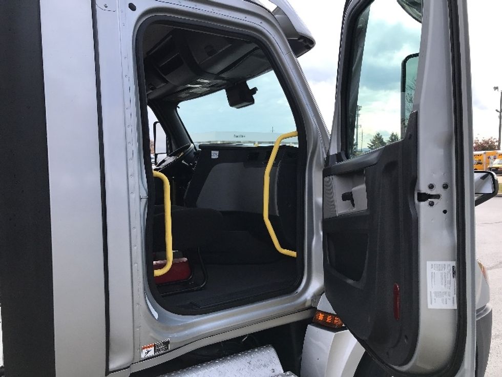 Day Cab Tractor-Heavy Duty Tractors-Freightliner-2020-T12664ST-Allentown-PA-409,372\n\t\tmiles-$ 44,750 - Image 12