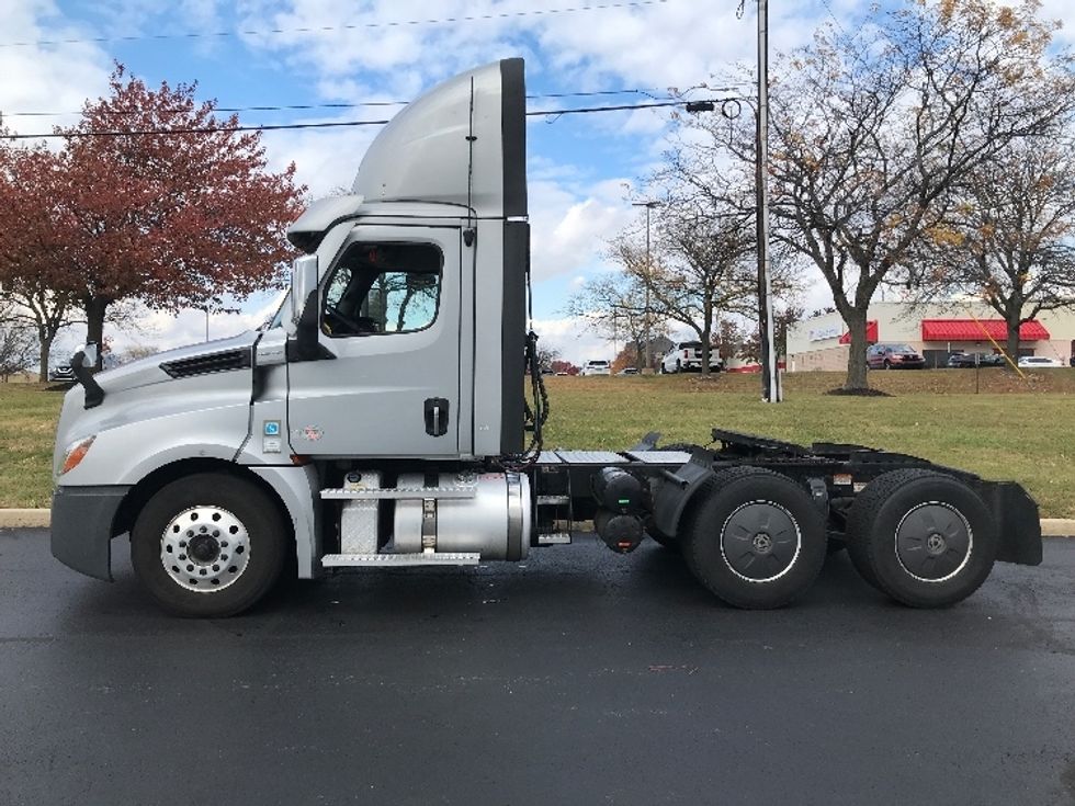Day Cab Tractor-Heavy Duty Tractors-Freightliner-2020-T12664ST-Allentown-PA-409,372\n\t\tmiles-$ 44,750 - Image 4
