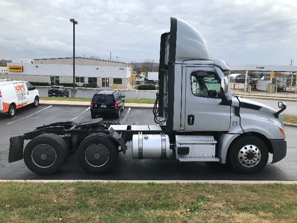 Day Cab Tractor-Heavy Duty Tractors-Freightliner-2020-T12664ST-Allentown-PA-409,372\n\t\tmiles-$ 44,750 - Image 8