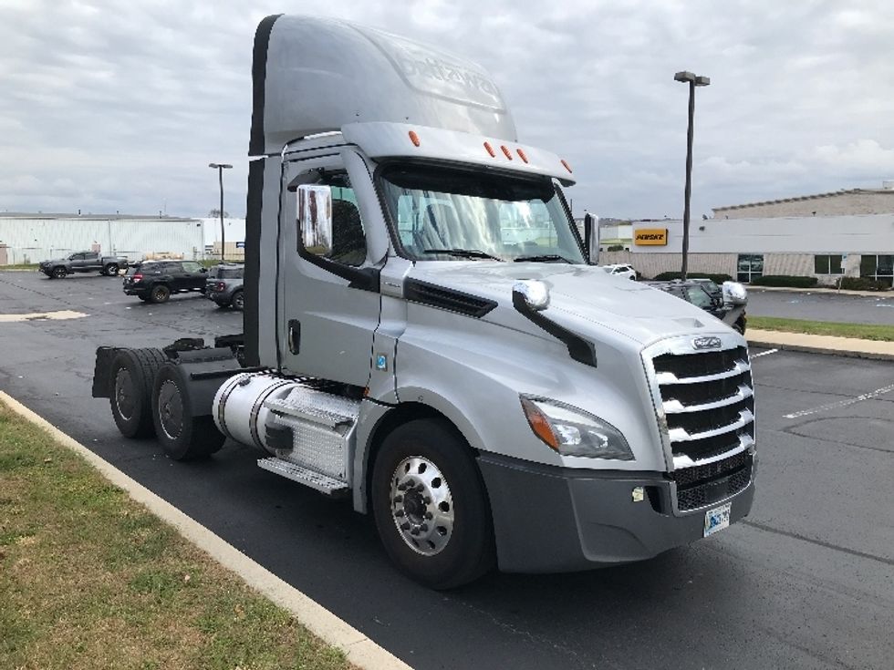 Day Cab Tractor-Heavy Duty Tractors-Freightliner-2020-T12664ST-Allentown-PA-410,060\n\t\tmiles-$ 39,750 - Image 1
