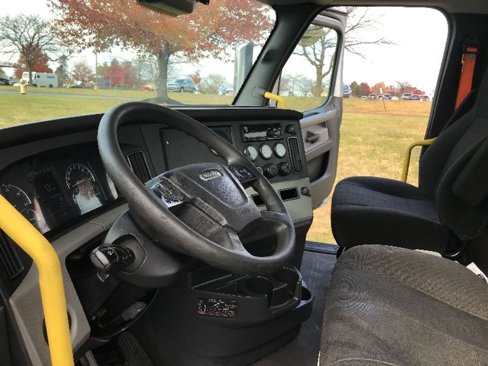 Day Cab Tractor-Heavy Duty Tractors-Freightliner-2020-T12664ST-Allentown-PA-410,060\n\t\tmiles-$ 39,750 - Image 10