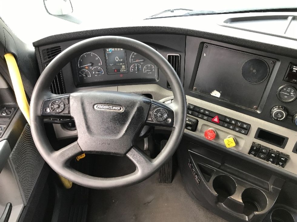 Day Cab Tractor-Heavy Duty Tractors-Freightliner-2020-T12664ST-Allentown-PA-410,060\n\t\tmiles-$ 39,750 - Image 11