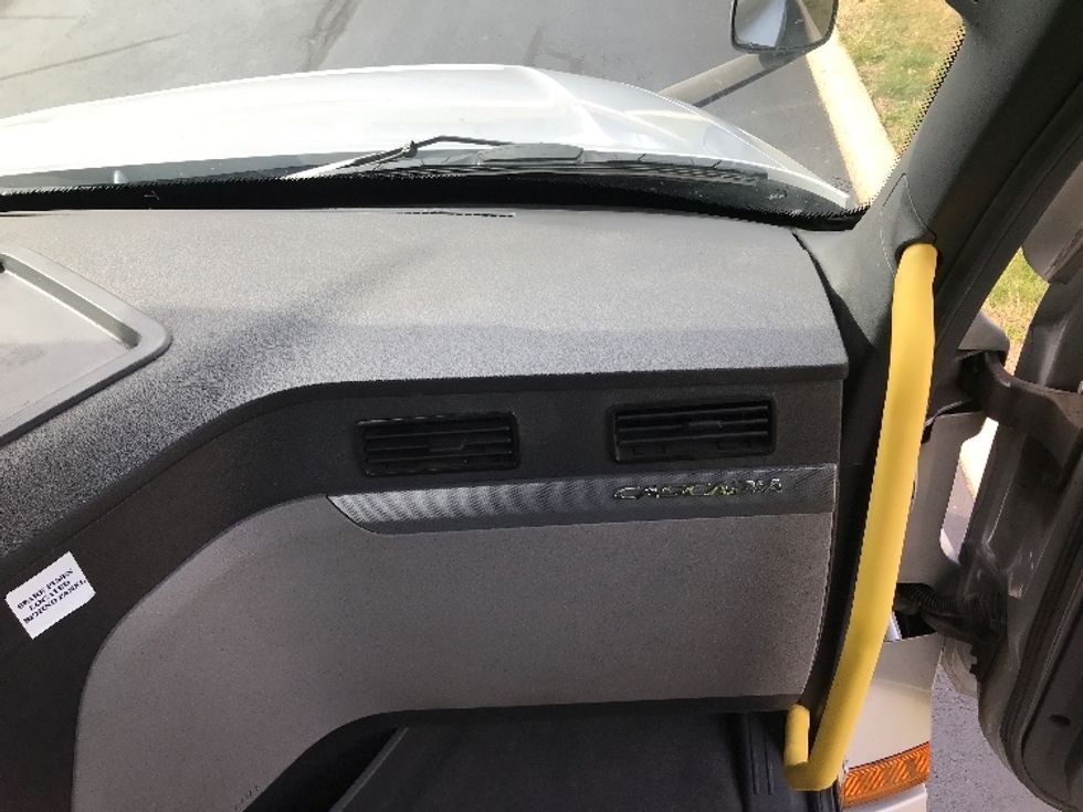 Day Cab Tractor-Heavy Duty Tractors-Freightliner-2020-T12664ST-Allentown-PA-410,060\n\t\tmiles-$ 39,750 - Image 13