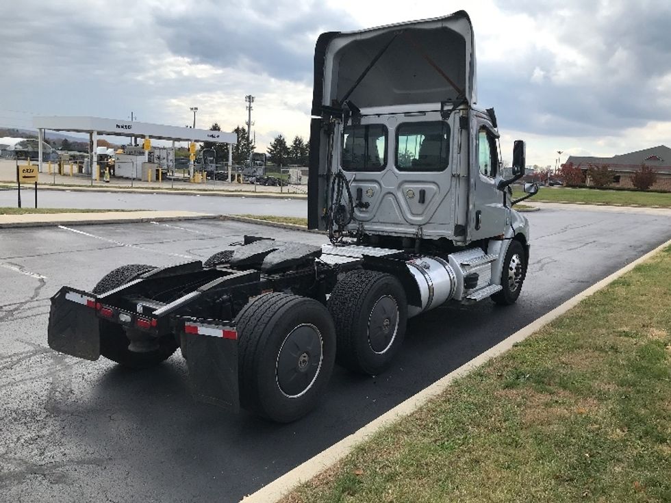 Day Cab Tractor-Heavy Duty Tractors-Freightliner-2020-T12664ST-Allentown-PA-410,060\n\t\tmiles-$ 39,750 - Image 7