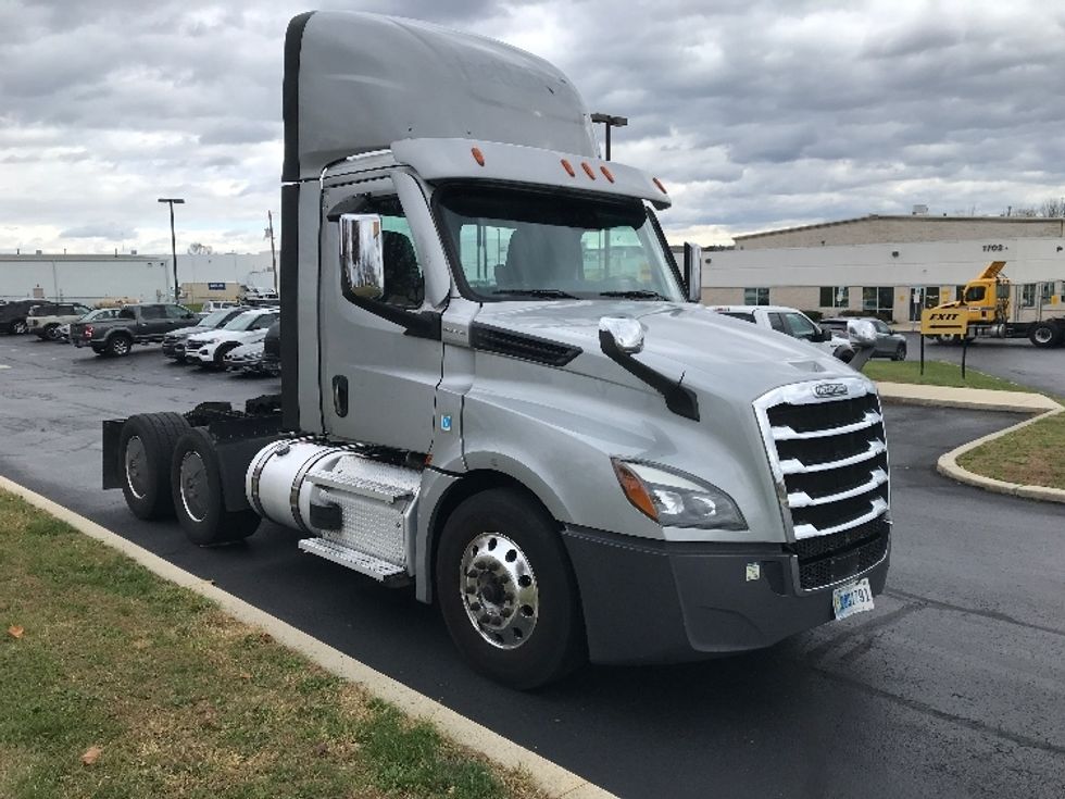 Day Cab Tractor-Heavy Duty Tractors-Freightliner-2020-T12664ST-Allentown-PA-412,780\n\t\tmiles-$ 39,500 - Image 1