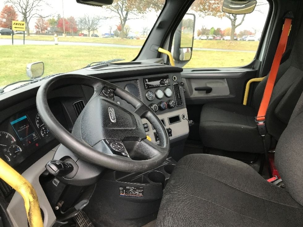 Day Cab Tractor-Heavy Duty Tractors-Freightliner-2020-T12664ST-Allentown-PA-412,780\n\t\tmiles-$ 39,500 - Image 10