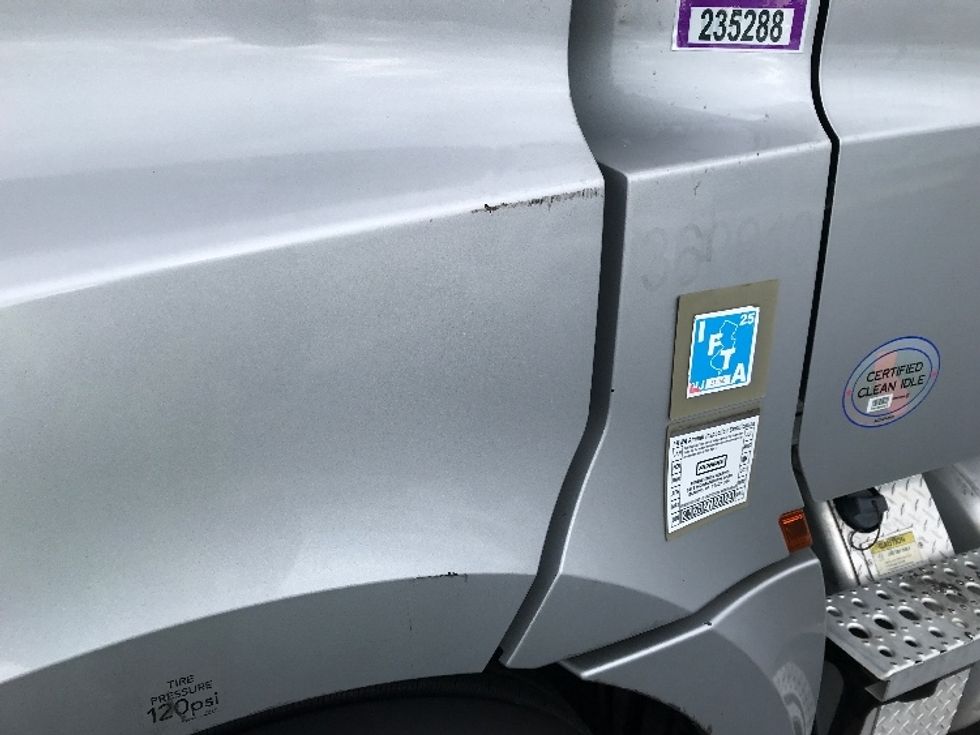 Day Cab Tractor-Heavy Duty Tractors-Freightliner-2020-T12664ST-Allentown-PA-412,780\n\t\tmiles-$ 39,500 - Image 17