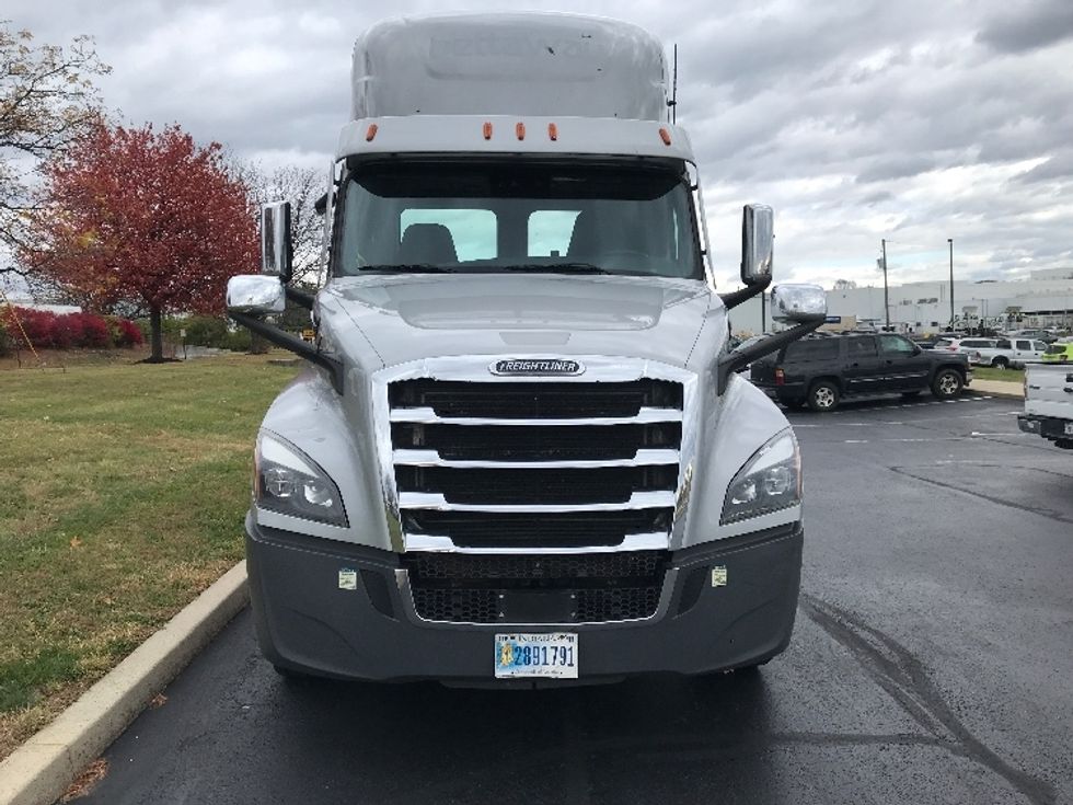 Day Cab Tractor-Heavy Duty Tractors-Freightliner-2020-T12664ST-Allentown-PA-412,780\n\t\tmiles-$ 39,500 - Image 2