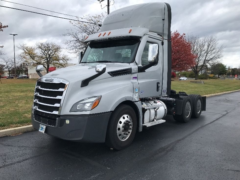 Day Cab Tractor-Heavy Duty Tractors-Freightliner-2020-T12664ST-Allentown-PA-412,780\n\t\tmiles-$ 39,500 - Image 3