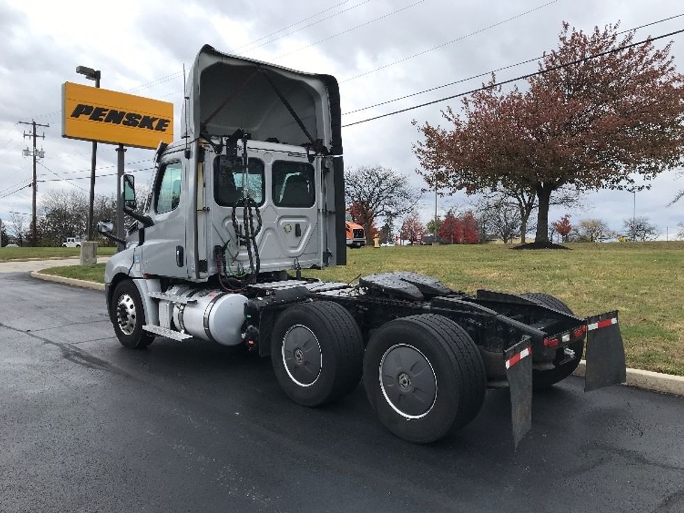 Day Cab Tractor-Heavy Duty Tractors-Freightliner-2020-T12664ST-Allentown-PA-412,780\n\t\tmiles-$ 39,500 - Image 5