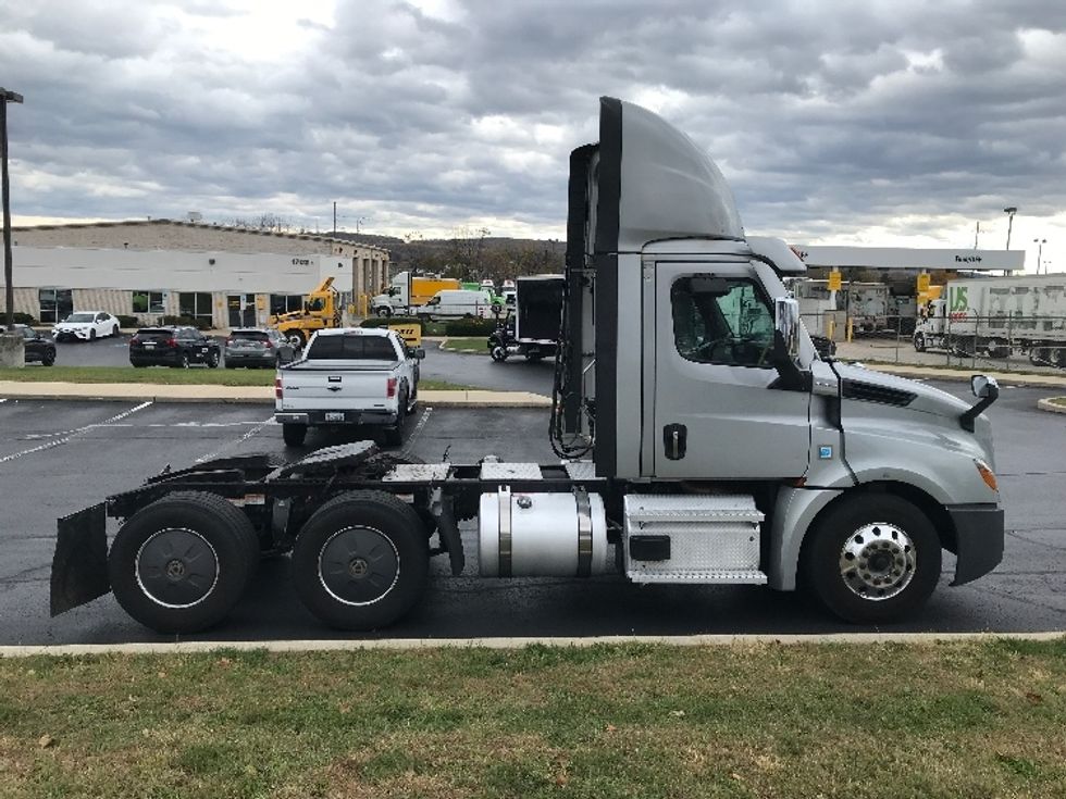 Day Cab Tractor-Heavy Duty Tractors-Freightliner-2020-T12664ST-Allentown-PA-412,780\n\t\tmiles-$ 44,750 - Image 8