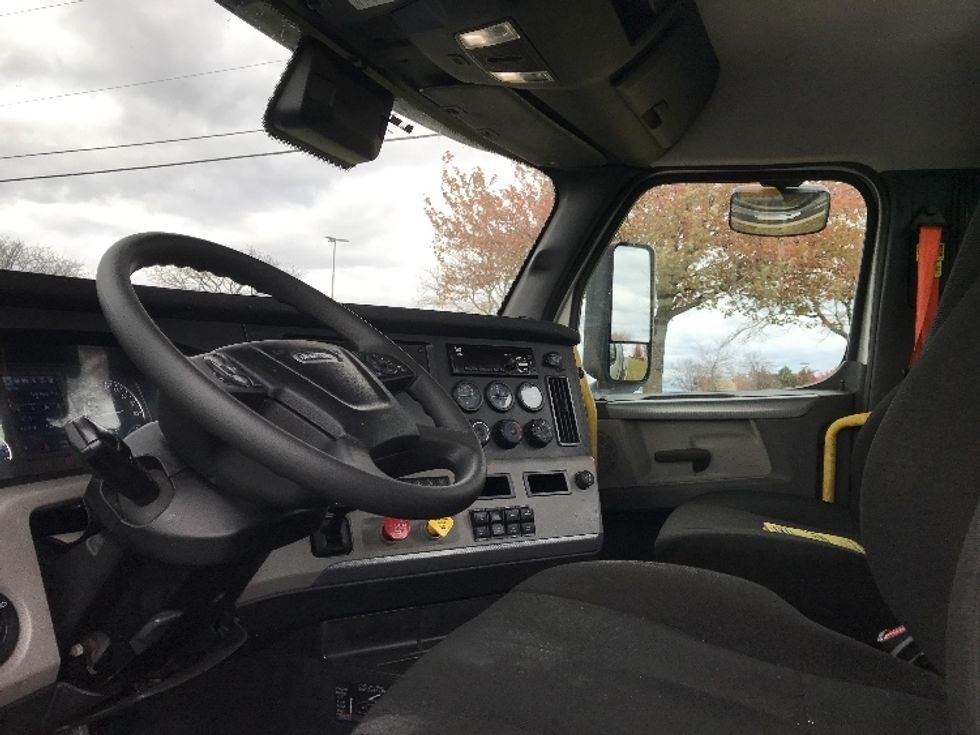 Day Cab Tractor-Heavy Duty Tractors-Freightliner-2020-T12664ST-Allentown-PA-420,158\n\t\tmiles-$ 39,750 - Image 10