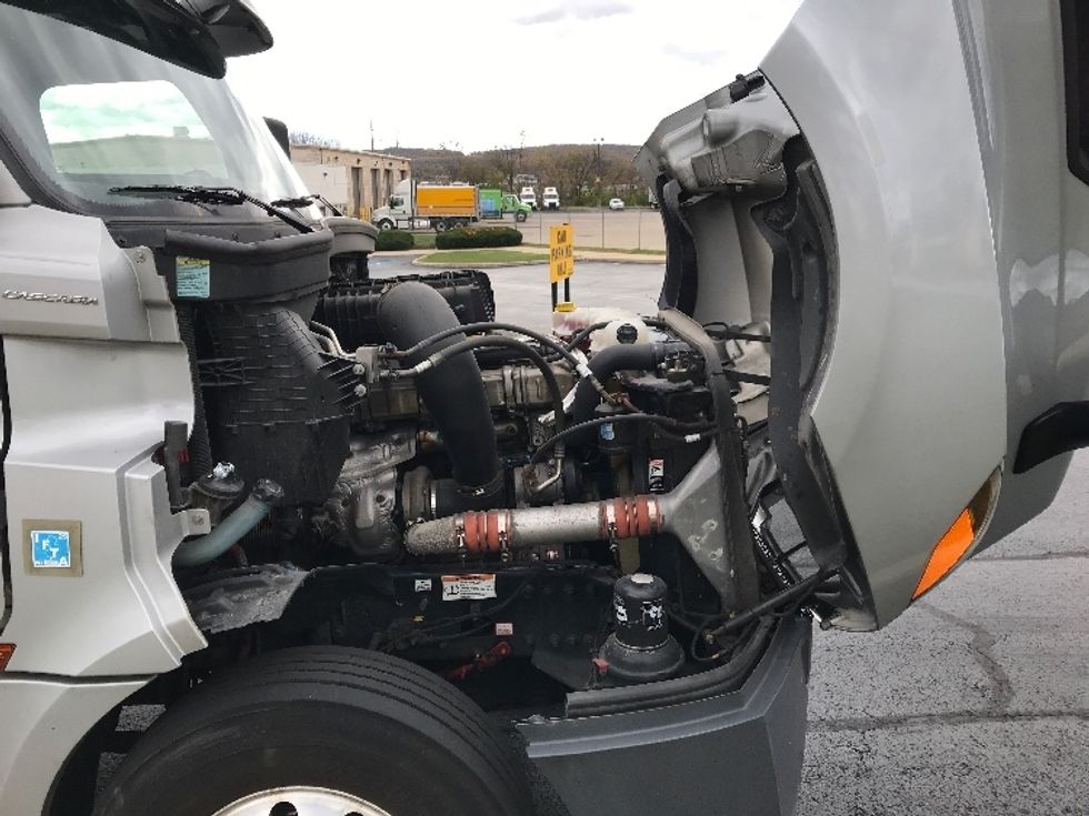 Day Cab Tractor-Heavy Duty Tractors-Freightliner-2020-T12664ST-Allentown-PA-420,158\n\t\tmiles-$ 39,750 - Image 15