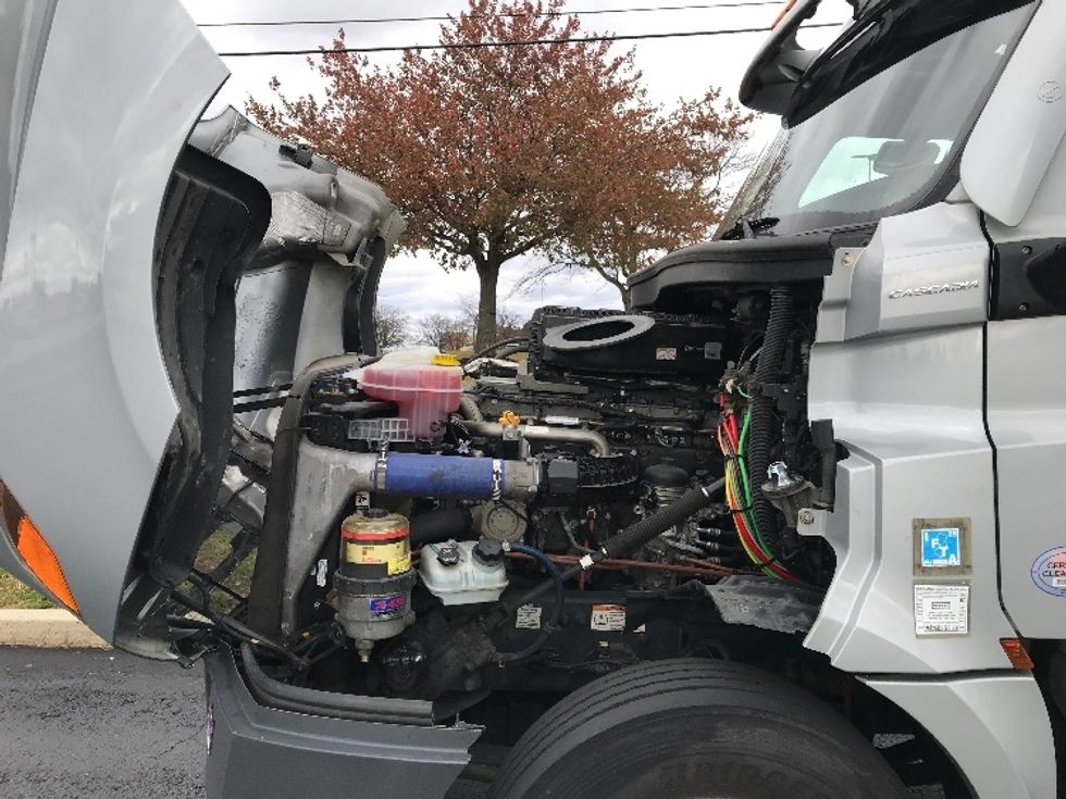 Day Cab Tractor-Heavy Duty Tractors-Freightliner-2020-T12664ST-Allentown-PA-420,158\n\t\tmiles-$ 39,750 - Image 16