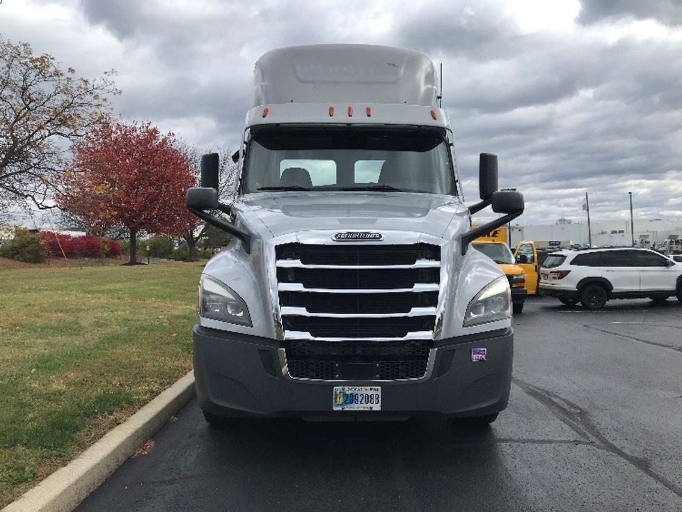 Day Cab Tractor-Heavy Duty Tractors-Freightliner-2020-T12664ST-Allentown-PA-420,158\n\t\tmiles-$ 39,750 - Image 2