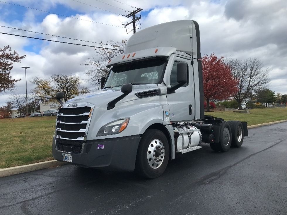 Day Cab Tractor-Heavy Duty Tractors-Freightliner-2020-T12664ST-Allentown-PA-420,158\n\t\tmiles-$ 39,750 - Image 3