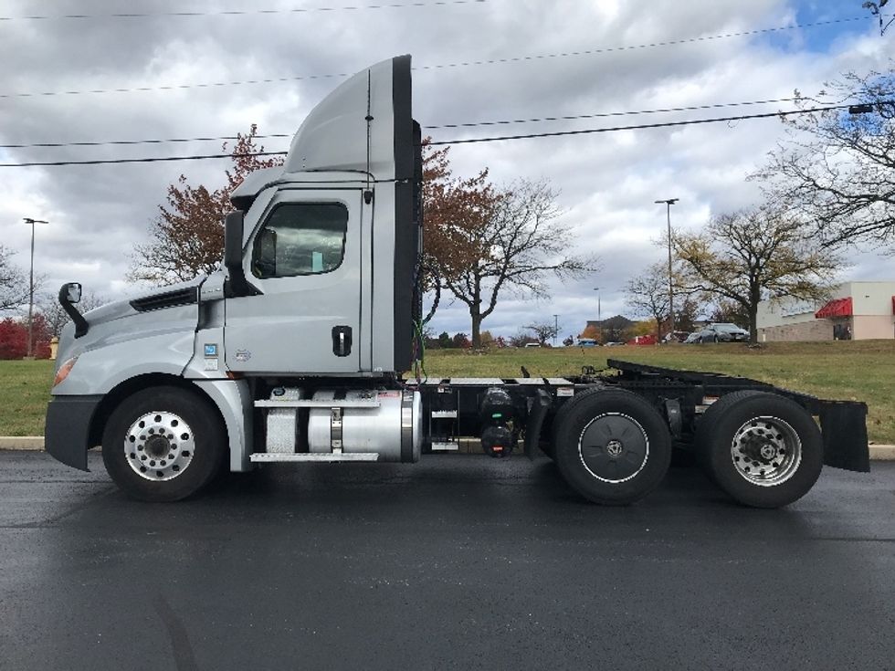 Day Cab Tractor-Heavy Duty Tractors-Freightliner-2020-T12664ST-Allentown-PA-420,158\n\t\tmiles-$ 39,750 - Image 4