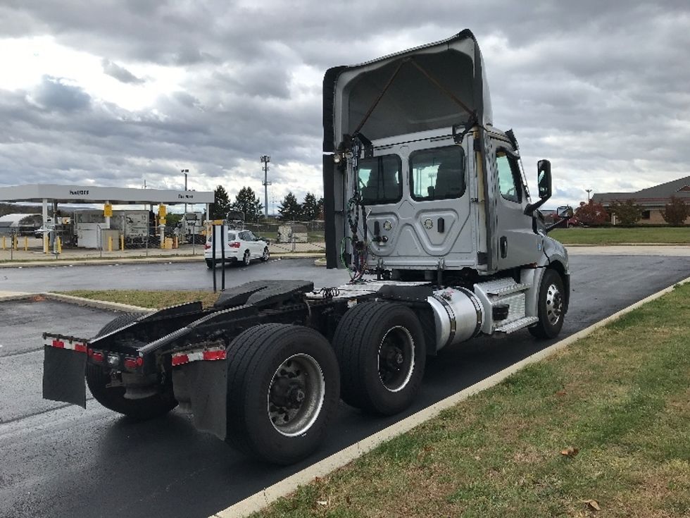 Day Cab Tractor-Heavy Duty Tractors-Freightliner-2020-T12664ST-Allentown-PA-420,158\n\t\tmiles-$ 39,750 - Image 7