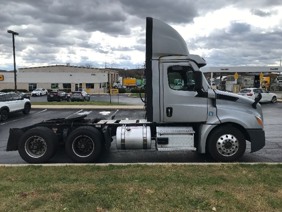 Day Cab Tractor-Heavy Duty Tractors-Freightliner-2020-T12664ST-Allentown-PA-420,158\n\t\tmiles-$ 39,750 - Image 8