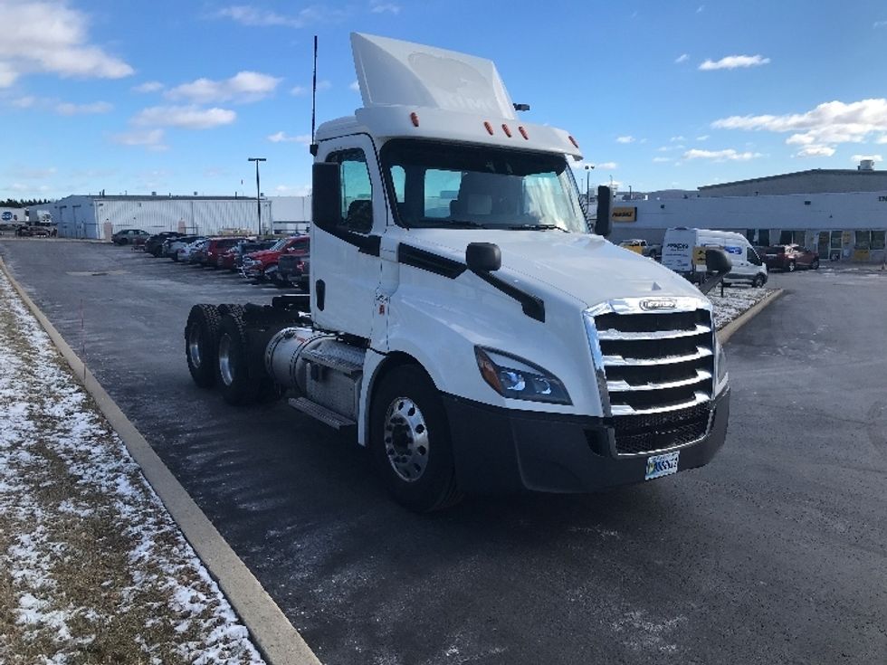 Day Cab Tractor-Heavy Duty Tractors-Freightliner-2020-T12664ST-Allentown-PA-425,120\n\t\tmiles-$ 59,250 - Image 1