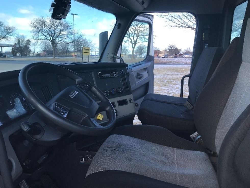 Day Cab Tractor-Heavy Duty Tractors-Freightliner-2020-T12664ST-Allentown-PA-425,120\n\t\tmiles-$ 59,250 - Image 10