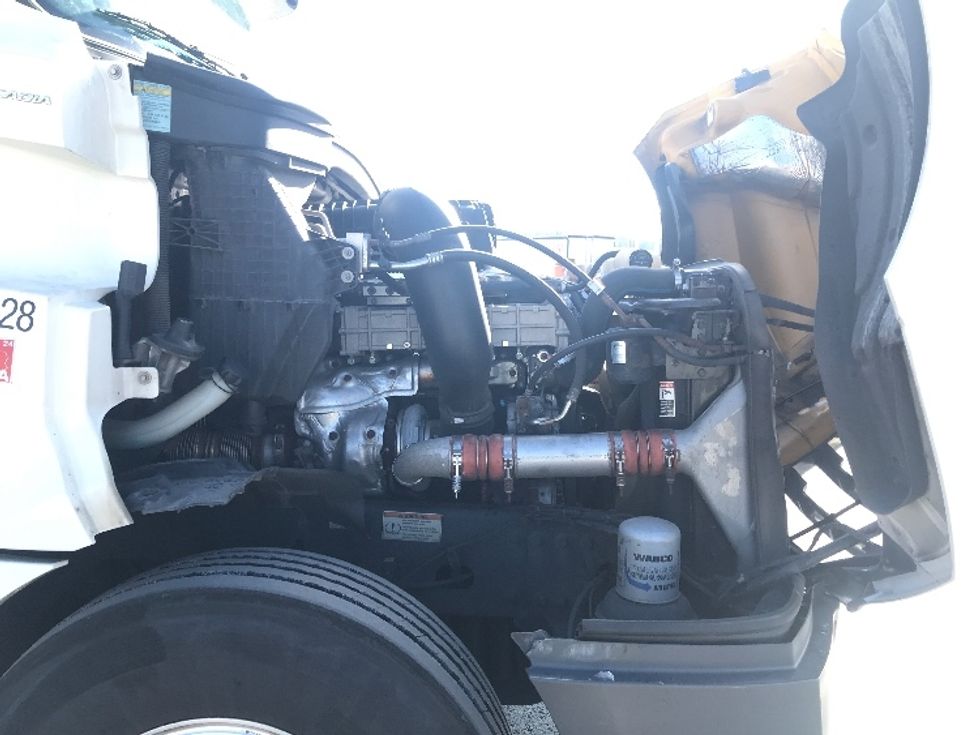 Day Cab Tractor-Heavy Duty Tractors-Freightliner-2020-T12664ST-Allentown-PA-425,120\n\t\tmiles-$ 59,250 - Image 15