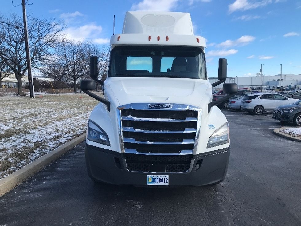 Day Cab Tractor-Heavy Duty Tractors-Freightliner-2020-T12664ST-Allentown-PA-425,120\n\t\tmiles-$ 59,250 - Image 2