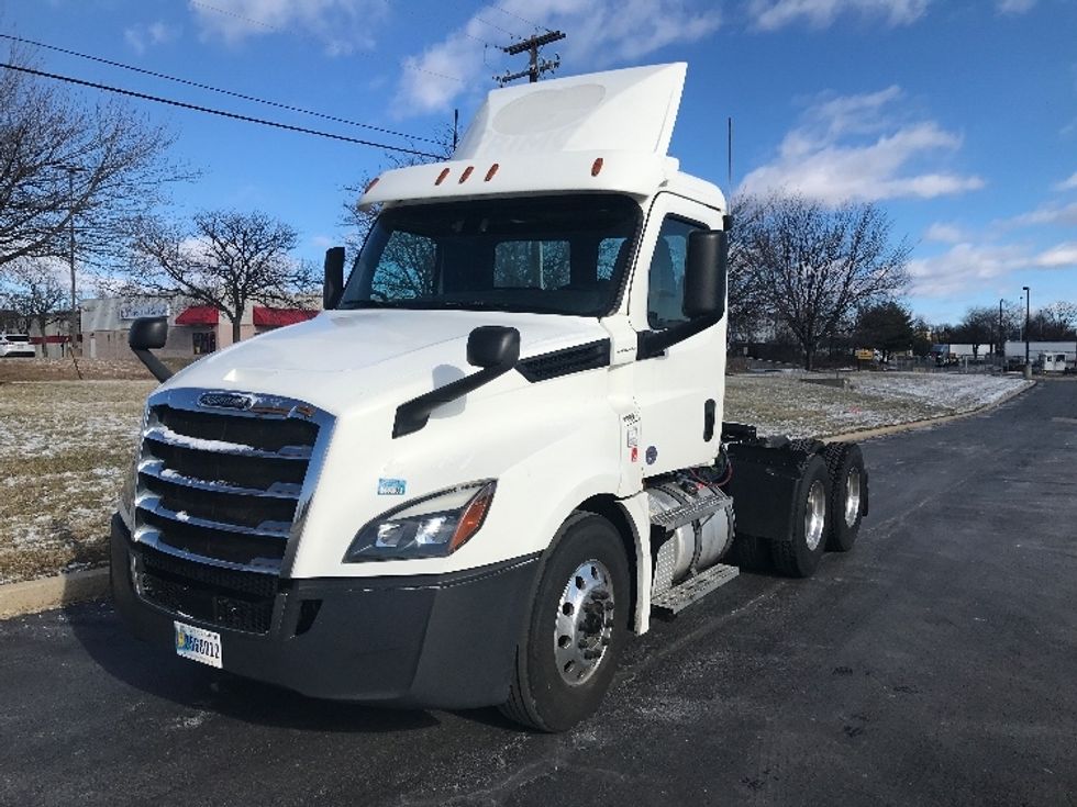 Day Cab Tractor-Heavy Duty Tractors-Freightliner-2020-T12664ST-Allentown-PA-425,120\n\t\tmiles-$ 59,250 - Image 3