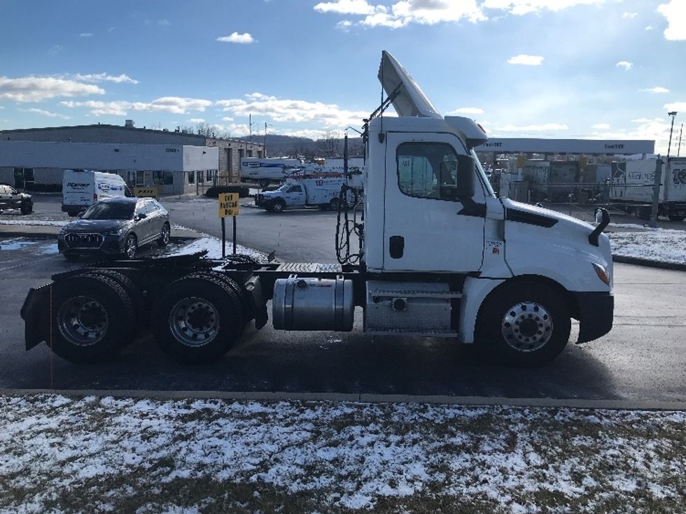 Day Cab Tractor-Heavy Duty Tractors-Freightliner-2020-T12664ST-Allentown-PA-425,120\n\t\tmiles-$ 59,250 - Image 8