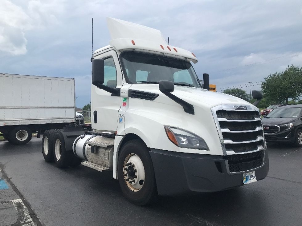 Day Cab Tractor-Heavy Duty Tractors-Freightliner-2020-T12664ST-Allentown-PA-449,852\n\t\tmiles-$ 47,500 - Image 1