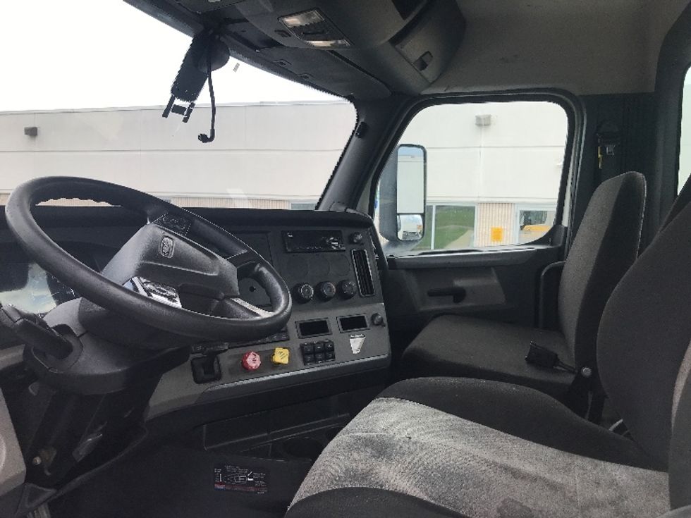 Day Cab Tractor-Heavy Duty Tractors-Freightliner-2020-T12664ST-Allentown-PA-449,852\n\t\tmiles-$ 47,500 - Image 10