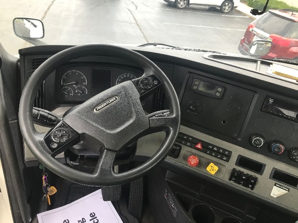 Day Cab Tractor-Heavy Duty Tractors-Freightliner-2020-T12664ST-Allentown-PA-449,852\n\t\tmiles-$ 47,500 - Image 11