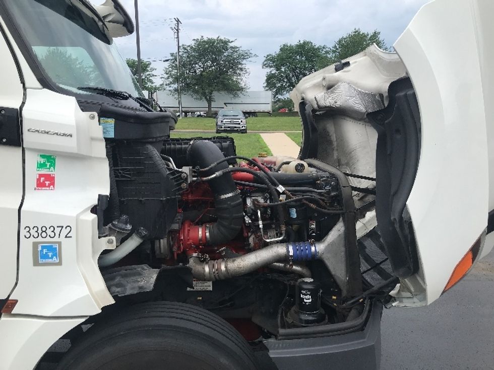 Day Cab Tractor-Heavy Duty Tractors-Freightliner-2020-T12664ST-Allentown-PA-449,852\n\t\tmiles-$ 47,500 - Image 15