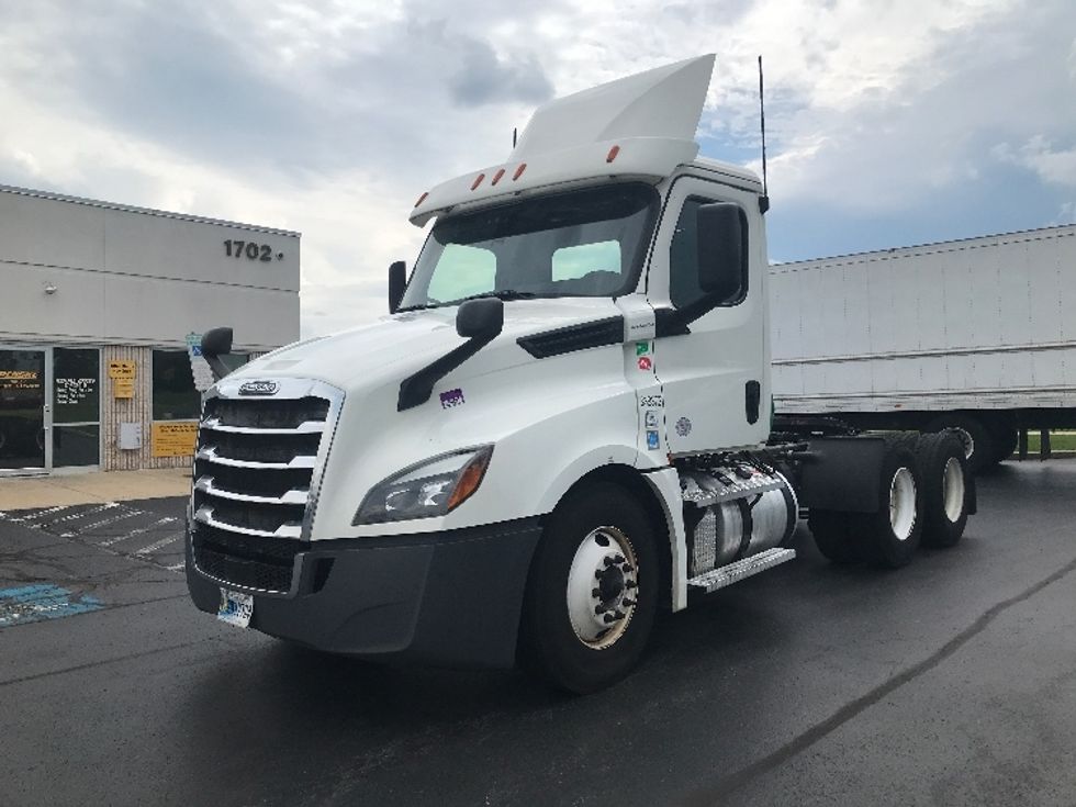 Day Cab Tractor-Heavy Duty Tractors-Freightliner-2020-T12664ST-Allentown-PA-449,852\n\t\tmiles-$ 47,500 - Image 3