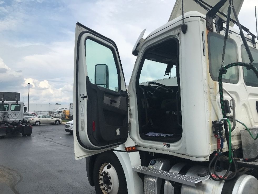 Day Cab Tractor-Heavy Duty Tractors-Freightliner-2020-T12664ST-Allentown-PA-449,852\n\t\tmiles-$ 47,500 - Image 9