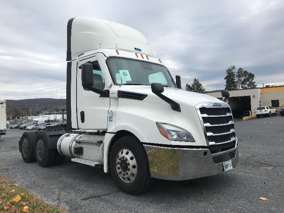 Day Cab Tractor-Heavy Duty Tractors-Freightliner-2020-T12664ST-Allentown-PA-482,352\n\t\tmiles-$ 42,750 - Image 1