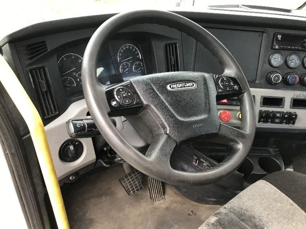 Day Cab Tractor-Heavy Duty Tractors-Freightliner-2020-T12664ST-Allentown-PA-482,352\n\t\tmiles-$ 42,750 - Image 10