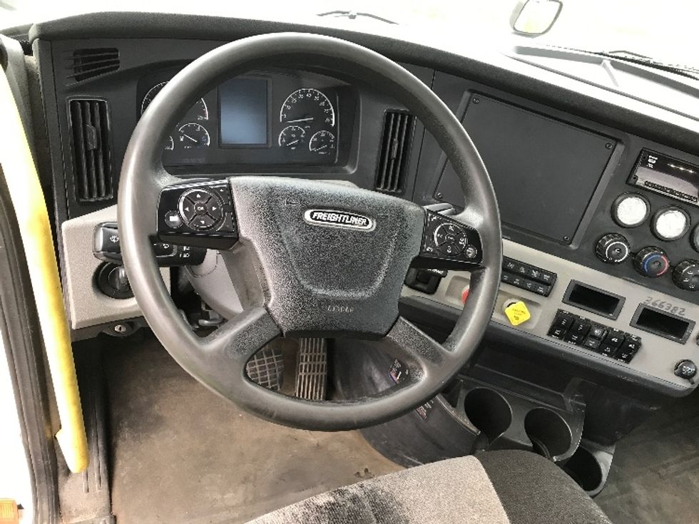 Day Cab Tractor-Heavy Duty Tractors-Freightliner-2020-T12664ST-Allentown-PA-482,352\n\t\tmiles-$ 42,750 - Image 11