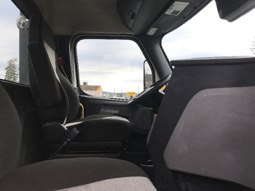 Day Cab Tractor-Heavy Duty Tractors-Freightliner-2020-T12664ST-Allentown-PA-482,352\n\t\tmiles-$ 42,750 - Image 14