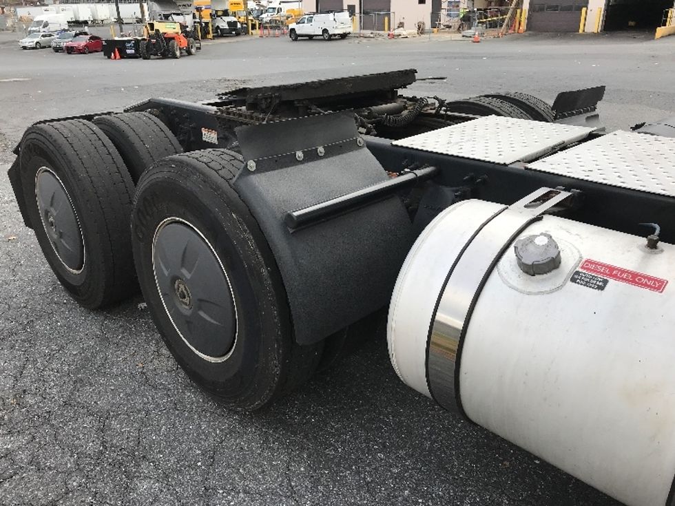 Day Cab Tractor-Heavy Duty Tractors-Freightliner-2020-T12664ST-Allentown-PA-482,352\n\t\tmiles-$ 42,750 - Image 18