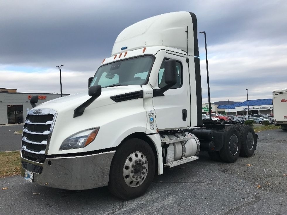 2020 Freightliner Cascadia 126" Day cab photo 3