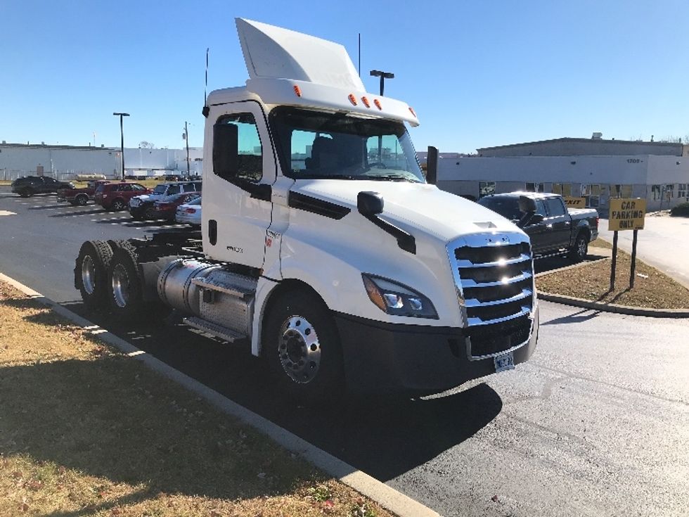 Day Cab Tractor-Heavy Duty Tractors-Freightliner-2020-T12664ST-Allentown-PA-510,000\n\t\tmiles-$ 50,000 - Image 1